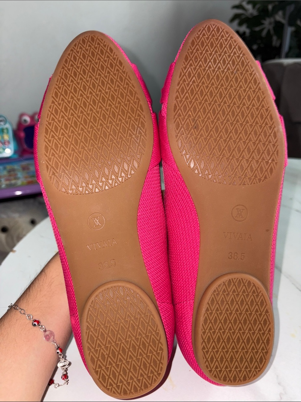 VIVALA Women's Knot-Accent Fuchsia Pointed Ballet Flats - Picture 3 of 4